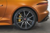 Jaguar F-TYPE Coupe 575hp SVR AWD 2019: - Extérieur satin orange MADAGASCAR par SVO sur intérieur en... (image 8)