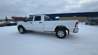 This Ram 2500 is equipped with: Cloth Front 40/20/40 Bench Seat, Radio: Uconnect 5 w/8.4 Display, 4G... (image 6)