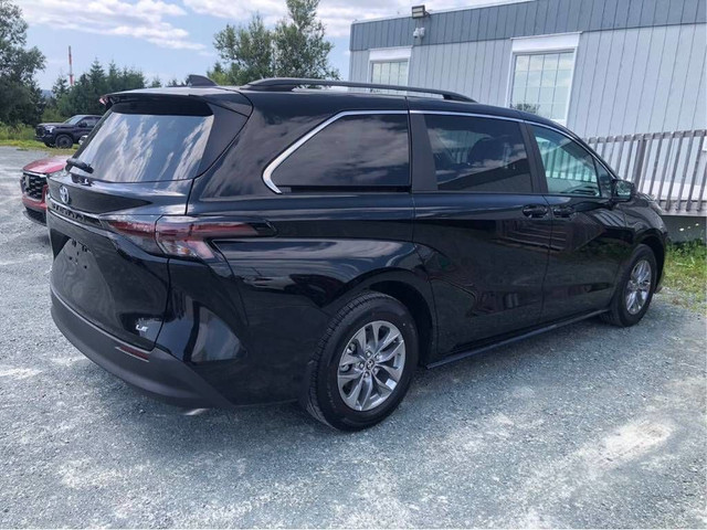 2025 Toyota Sienna LE | 8 PASSENGER | CARPLAY | LOW KMS! | in Cars & Trucks in Oakville / Halton Region - Image 3