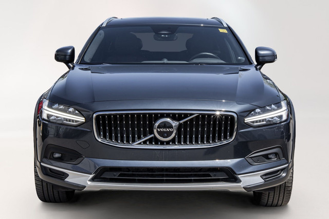 2022 Volvo V90 Cross Country in Cars & Trucks in City of Montréal - Image 2
