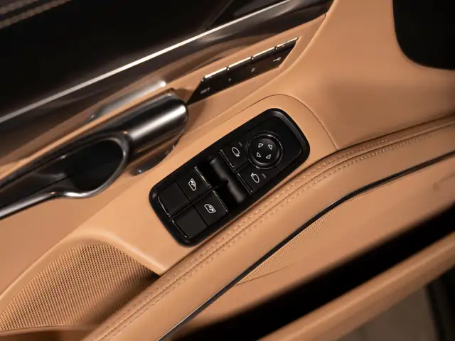 2015 Porsche 911 2015 911 Targa 4S - Certifié Porsche Approved in Cars & Trucks in Québec City - Image 16