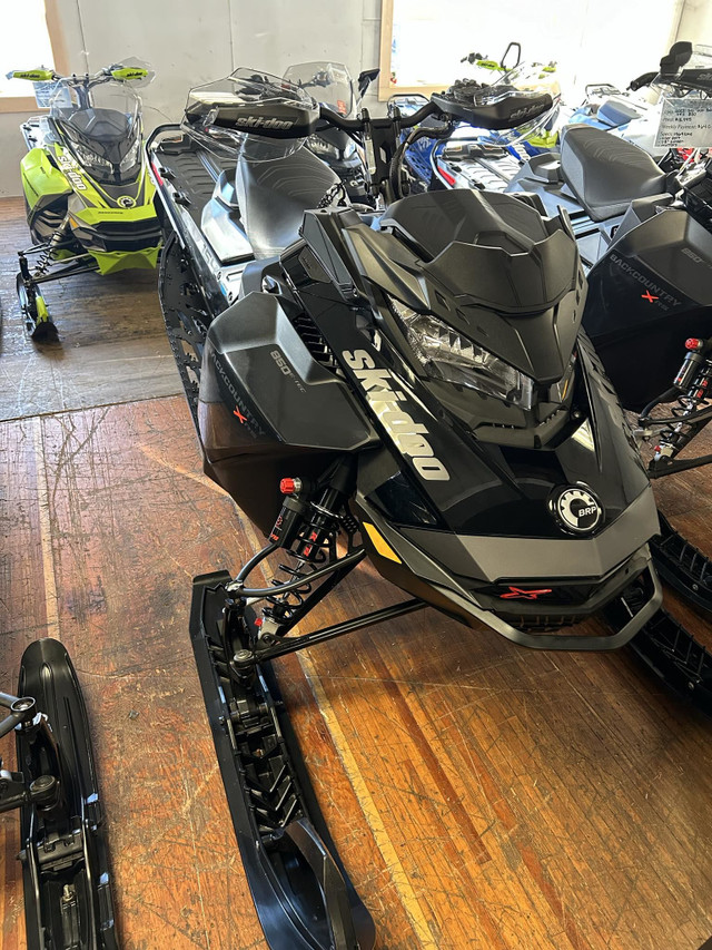 2022 Ski-Doo Backcountry X-RS® 154 850 E-TEC® in Snowmobiles in New Glasgow - Image 4