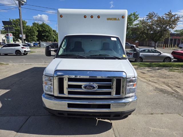 2017 Ford E-350 E-350 - 16Ft - Gasoline - Ramp - Only 84,000km in Cars & Trucks in City of Toronto - Image 2