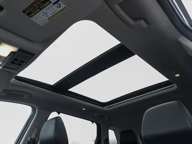 2021 Nissan Rogue Platinum | One Owner | Low Mileage | Low dans Autos et camions dans Hamilton - Image 23