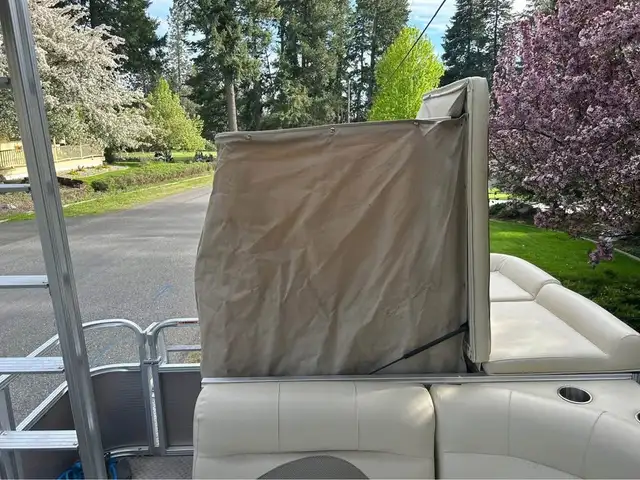 2012 TAHOE TMLT TRITOON 24FT-WHITE! in Powerboats & Motorboats in Winnipeg - Image 4
