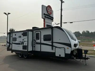 Winnebago Industries Minnie Plus 27RBDS travel trailer highlights: Two Slides Galley Island Booth Di...