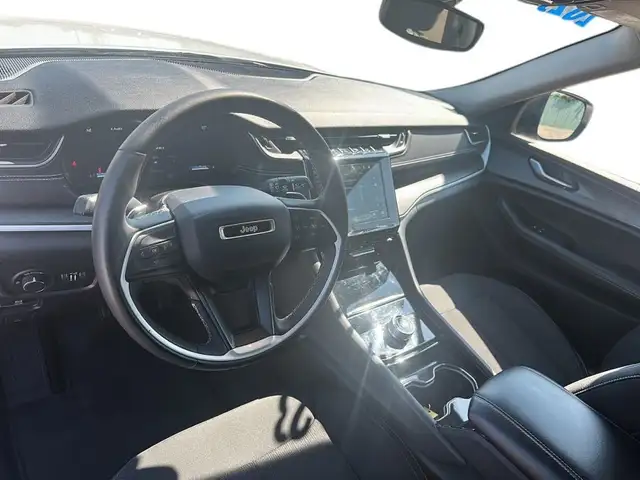 2023 JEEP GRAND CHEROKEE 4X4 LAREDO 4X4 in Cars & Trucks in Stratford - Image 11