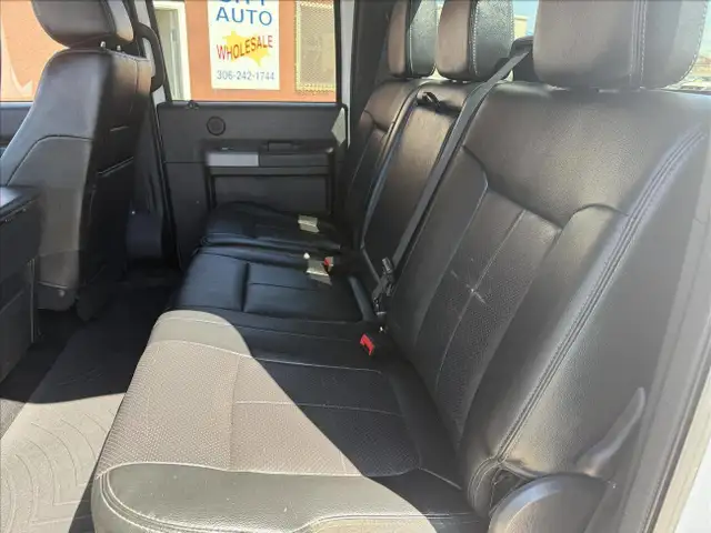 2015 Ford F-350 SD XLT Crew Cab 4WD in Cars & Trucks in Saskatoon - Image 10