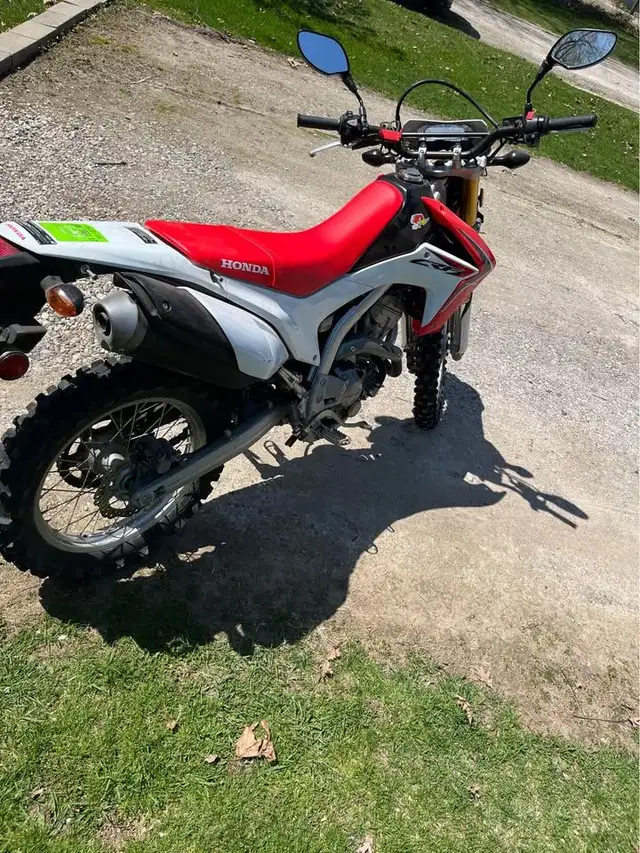 2014 HONDA CRF250R-RED! in Dirt Bikes & Motocross in Edmonton - Image 5
