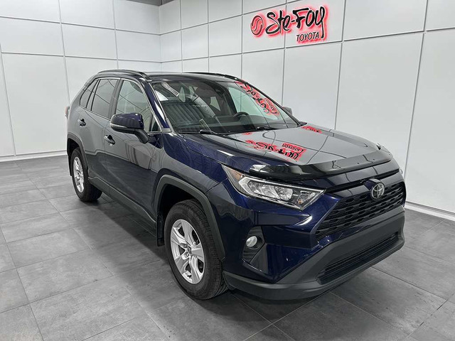 2021 Toyota RAV4 XLE - TOIT OUVRANT - SIEGES CHAUFFANTS - MAGS in Cars & Trucks in Québec City