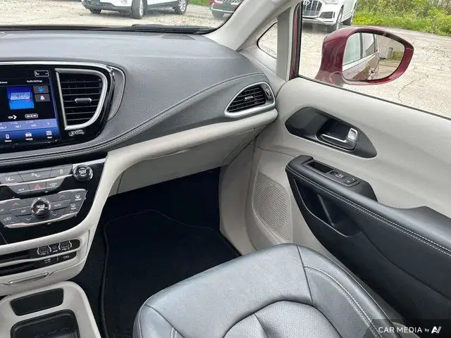 2022 Chrysler Pacifica Hybrid Touring L | Leather | Hybrid in Cars & Trucks in Guelph - Image 13