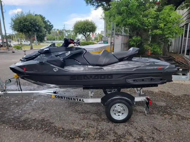 2022 SEA-DOO RXT-X 300-GRAY! in Personal Watercraft in Winnipeg - Image 5