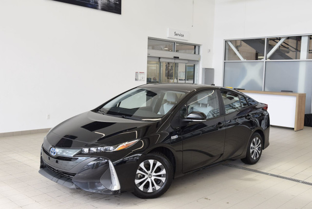 2022 Toyota PRIUS PRIME UPGRADE+CUIR+NAV+LED+MAG BAS KM+CAMERA+R in Cars & Trucks in Laval / North Shore