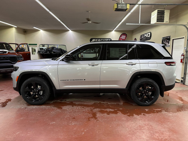 2024 Jeep Grand Cherokee Laredo in Cars & Trucks in Nipawin - Image 3