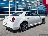 Looking for a comfortable, stylish sedan? Then check out this 2022 Chrysler 300 Touring-L RWD. This... (image 5)