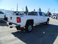 2015 GMC SLE DURAMAX DIESEL 3500 H/D (¾ TON ) 4x4, Automatic transmission ,Cruise control,Tilt steer... (image 3)