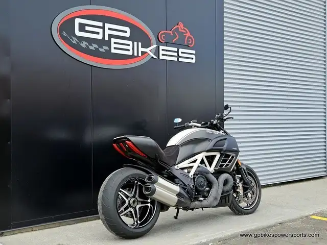 2013 Ducati Diavel AMG in Street, Cruisers & Choppers in Oshawa / Durham Region - Image 4