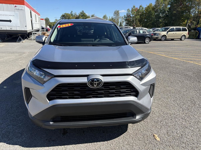 Toyota RAV4 LE AWD 2022 - BAS MILLAGE - dans Autos et camions  à Ville de Québec - Image 4