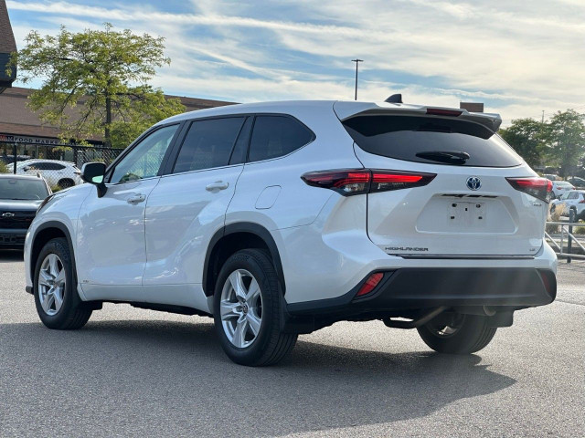 2024 Toyota Highlander in Cars & Trucks in City of Toronto - Image 3