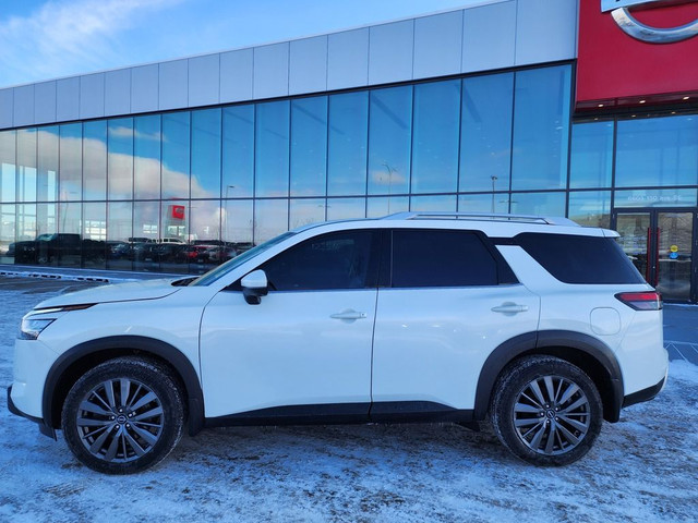  2022 Nissan Pathfinder SL Premium 4WD *ACCIDENT FREE CARFAX* LO in Cars & Trucks in Calgary - Image 2