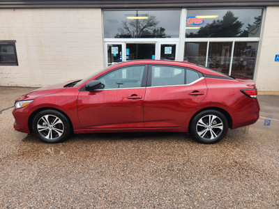 2022 Nissan Sentra SV CLEAN CARFAX, LOW KMS, PRICED TO MOVE,...