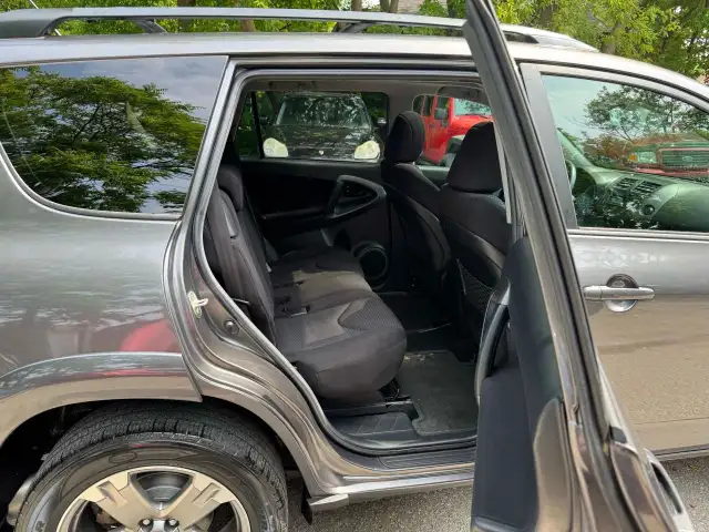2010 Toyota RAV4 SPORT V6 - 4X4 in Cars & Trucks in City of Toronto - Image 15