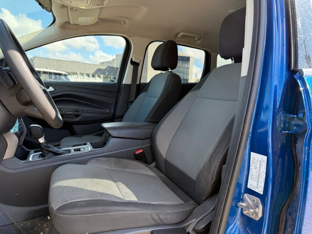 2017 Ford Escape SE 1.5L 4 CYLINDER | VERY FUEL EFFICIENT in Cars & Trucks in London - Image 4