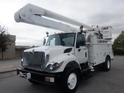 2009 International 7400 Workstar Bucket Truck With Air Brakes Diesel, 9.3L L6 DIESEL engine, 6 cylin...