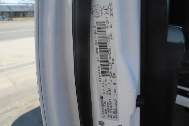 2016 Ram 5500 Bucket Service Versalift Cummins DRW in Heavy Trucks in Mississauga / Peel Region - Image 30