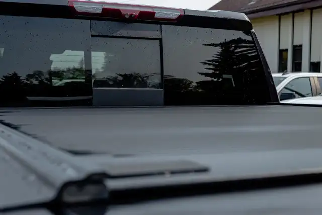 2023 Chevrolet Silverado Short BOX Crew CAB 1500 4WD ZR2 * GM CE in Cars & Trucks in Edmonton - Image 11