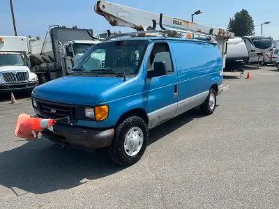 2005 Ford Econoline E-350 Super Duty Bucket Truck, 5.4L, 8 cylinder, automatic, RWD, 4-Wheel ABS, cr...