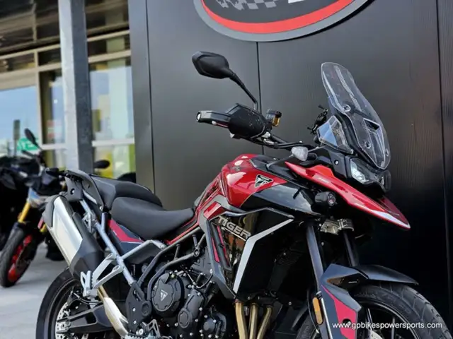 2025 Triumph Tiger 900 GT Pro Carnival Red Sapphire Black in Street, Cruisers & Choppers in Oshawa / Durham Region - Image 10