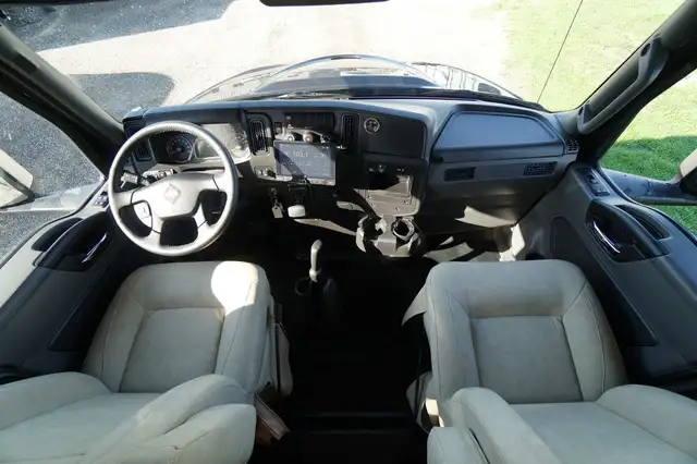 2023 NeXus RV Triumph SC 30TSC in RVs & Motorhomes in Stratford - Image 25