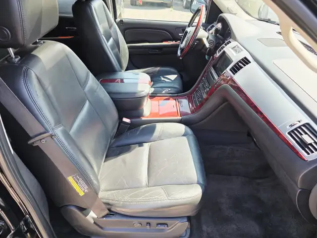 2007 Cadillac Escalade 7 Passenger Sunroof Power Heated Leather  in Cars & Trucks in Calgary - Image 14