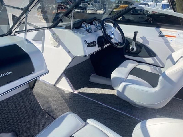 2015 Glastron GTS 185 in Powerboats & Motorboats in Bedford - Image 3