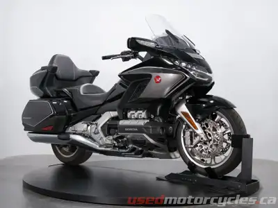 Don't miss out on this top-of-the-line DCT, Air Bag, Gold Wing. The bike features a Power Windscreen...