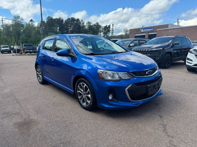 2018 Chevrolet Sonic LT Hatch - Apple CarPlay in Cars & Trucks in Moncton - Image 3