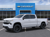 Le Chevrolet Silverado 1500 Crew Rst 4rm 2025, affichant seulement 3 000 km, est offert en version d... (image 1)
