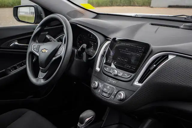 2022 Chevrolet Malibu AUTOMATIC LOW KMS in Cars & Trucks in Strathcona County - Image 18