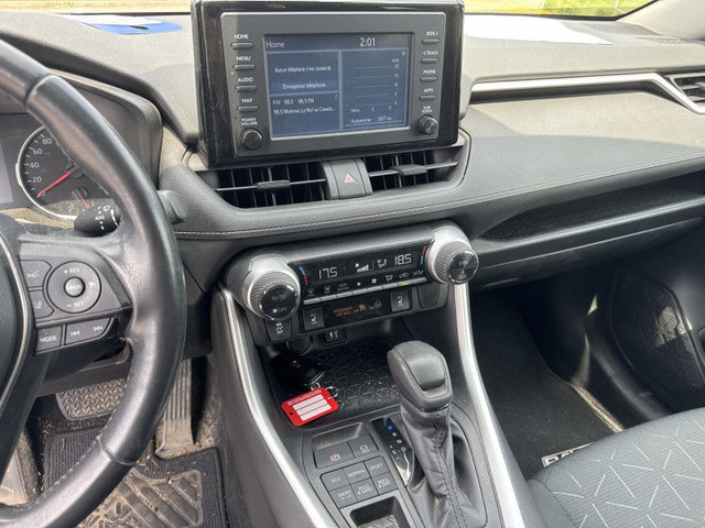 2019 TOYOTA RAV4 XLE AWD BAS KM SIEGES/VOLANT CHAUF TOIT OUVR EC in Cars & Trucks in Laval / North Shore - Image 2
