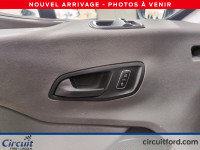 Le Ford Transit T-250 Cube de 12 pi offre un espace de rangement exceptionnel et une fiabilité légen... (image 5)