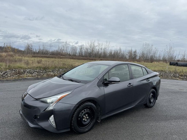 2017 Toyota Prius in Cars & Trucks in Laval / North Shore - Image 2