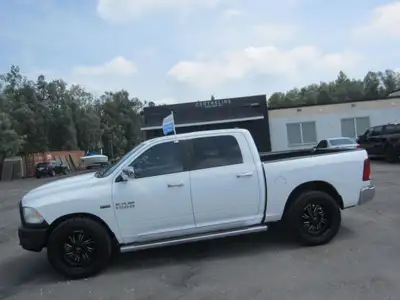 2015 RAM 1500 BIG HORN CREW CAB 5.7L HEMI !! ONLY $13,995 + HST+ License Fees. Fully Certified, Beau...