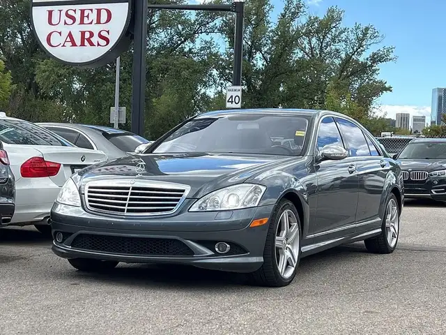 2009 Mercedes-Benz S-Class 5.5L V8 in Cars & Trucks in Calgary - Image 2