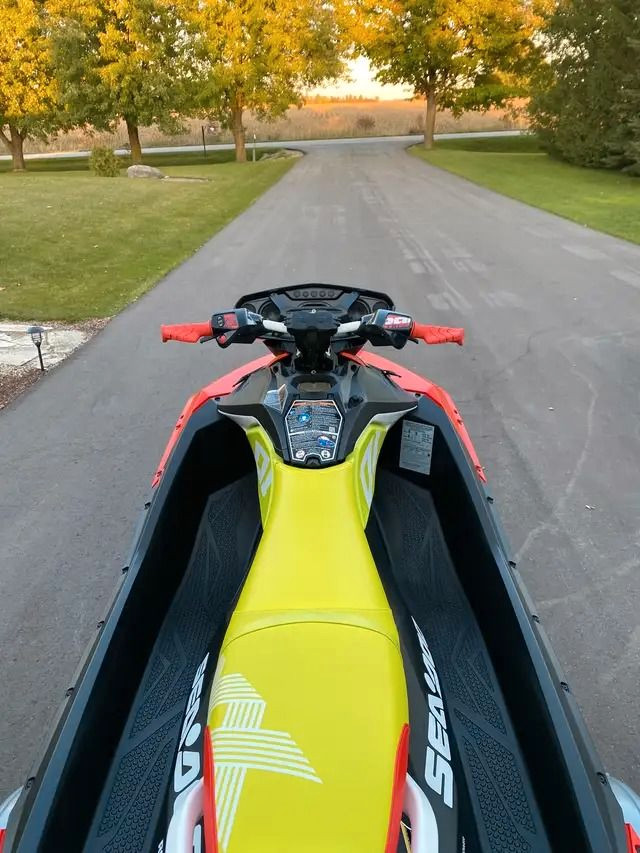 2020 SEADOO SPARK TRIXX 3-UP (FINANCING AVAILABLE) in Personal Watercraft in Winnipeg - Image 2