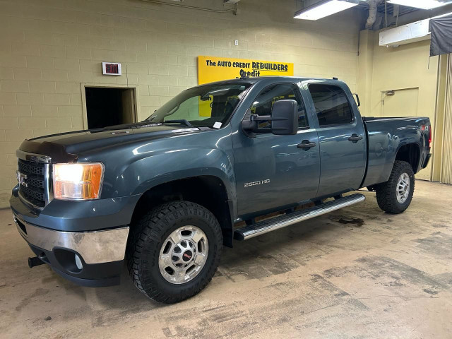 2011 GMC Sierra 2500 SLE in Cars & Trucks in Windsor Region - Image 3