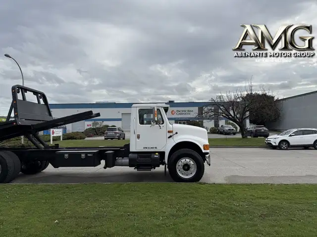 2000 International 4900 25 Foot Roll-Off Flatdeck Spicer 10 Spee in Heavy Trucks in Delta/Surrey/Langley - Image 17