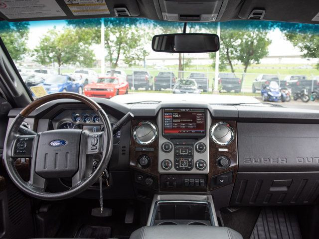2015 Ford Super Duty F-350 SRW Platinum 4x4, Sunroof in Cars & Trucks in Calgary - Image 3