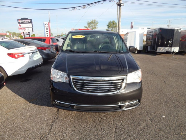 2015 Chrysler Town & Country Touring in Cars & Trucks in Longueuil / South Shore - Image 2