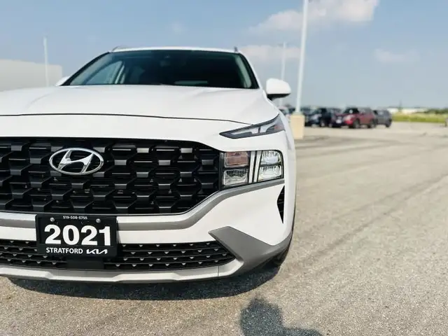2021 Hyundai Santa Fe ESSENTIAL in Cars & Trucks in Stratford - Image 4